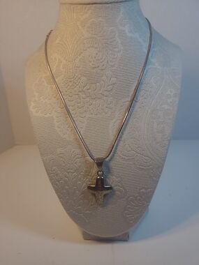 Source Unknown Silver Cross Pendant Necklace